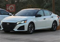 نيسان ألتيما